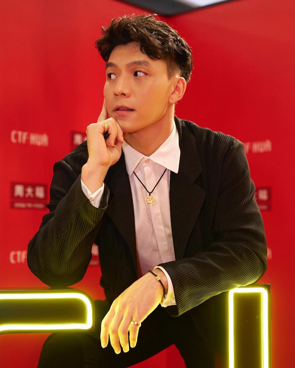 关礼杰大女关枫馨疑速挞大只模特儿 新欢港队榄球员出身 曾恋着名指挥家千金