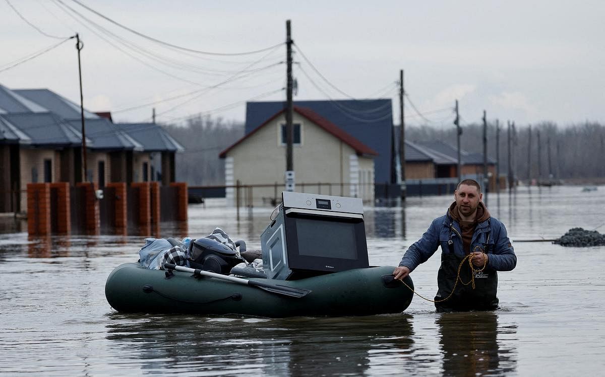 Water levels rise in Russian rivers in flooding zone