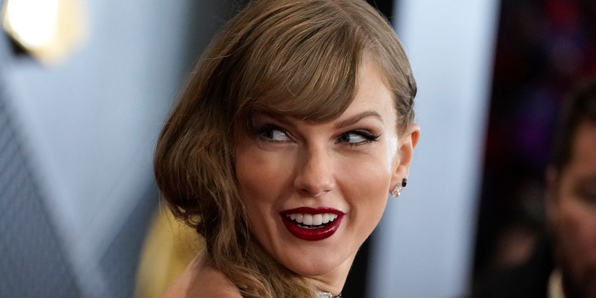 Taylor swift fans react to her 'but daddy i love him' song being 5 minutes long