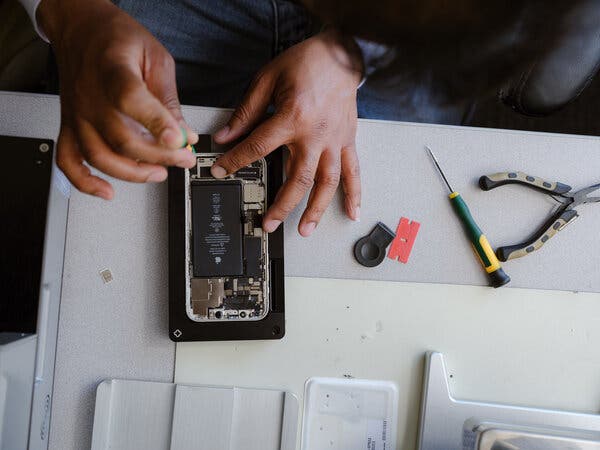 Apple Lifts Some Restrictions on iPhone Repairs