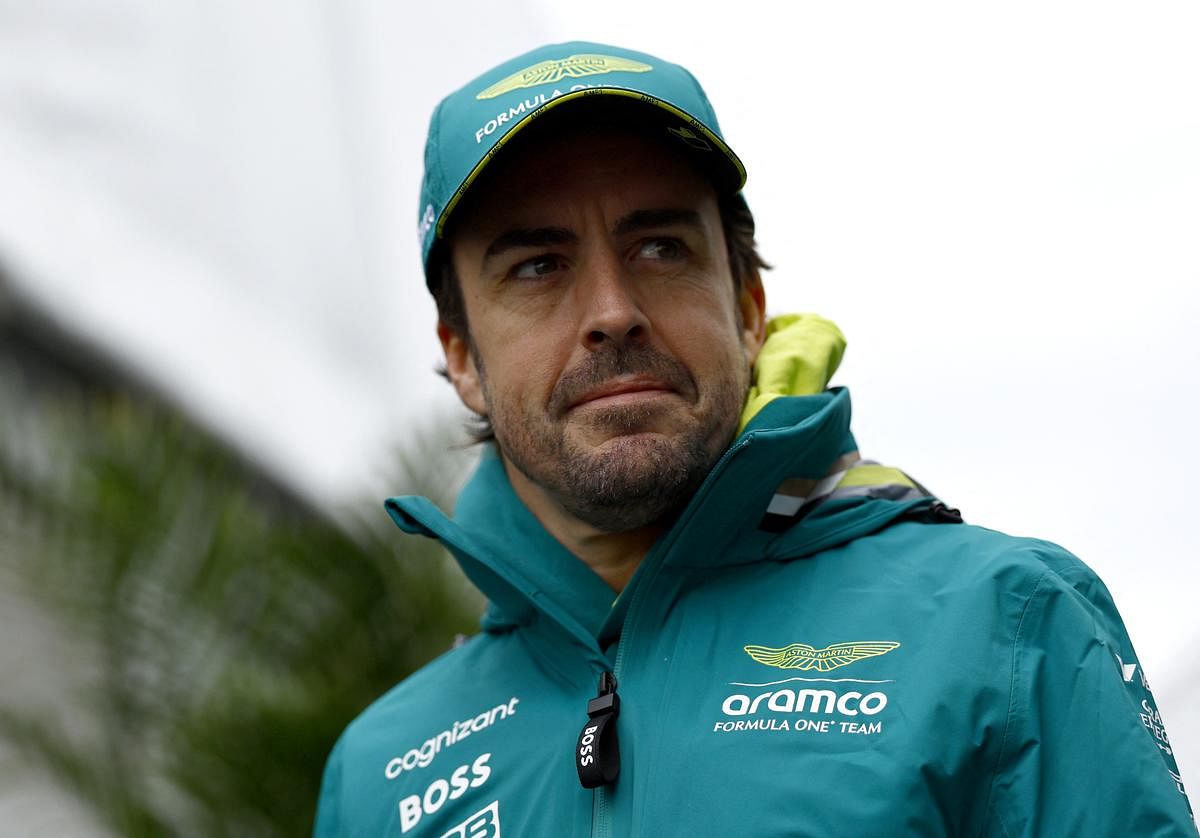 Alonso extends Aston Martin contract