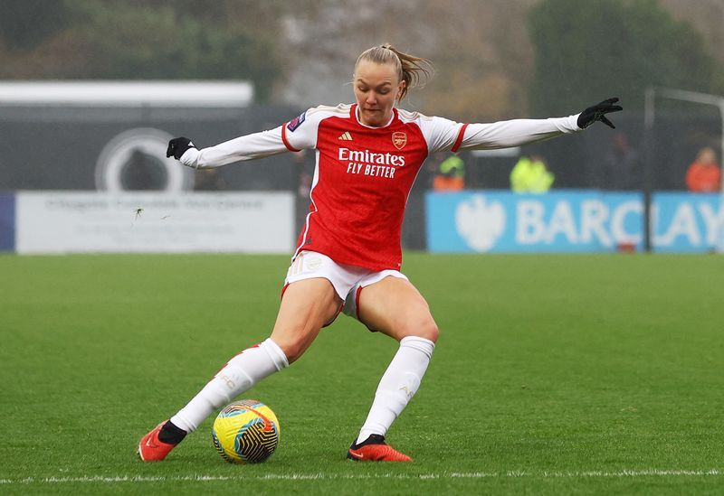 Soccer-Norway's Maanum could return for Arsenal as early as next week