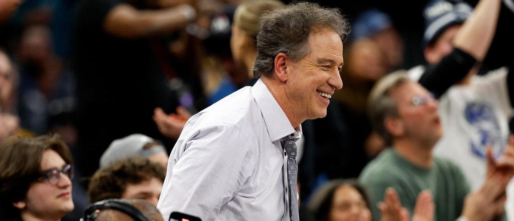 Kevin Harlan Gave The Call Of The Year When Someone Threw A Chicken Wing On The Floor During Pelicans-Kings