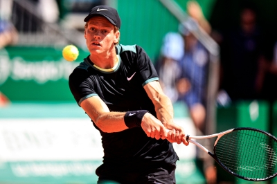 Sinner outlasts red-hot Rune to reach Monte Carlo semis