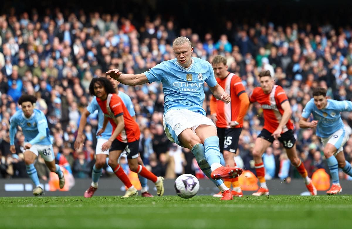 Man City hammer Luton to move top