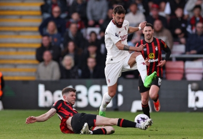 Fernandes double not enough for Man U win at Bournemouth