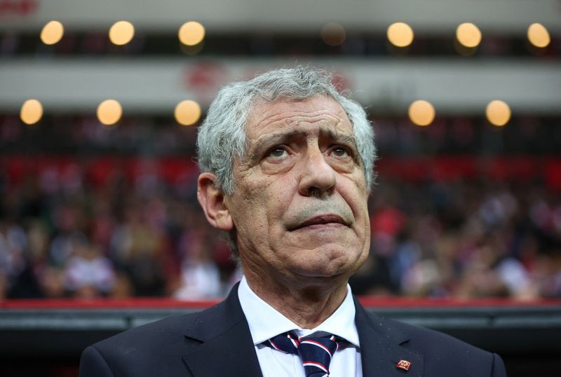 Soccer-Besiktas sack ex-Portugal coach Santos