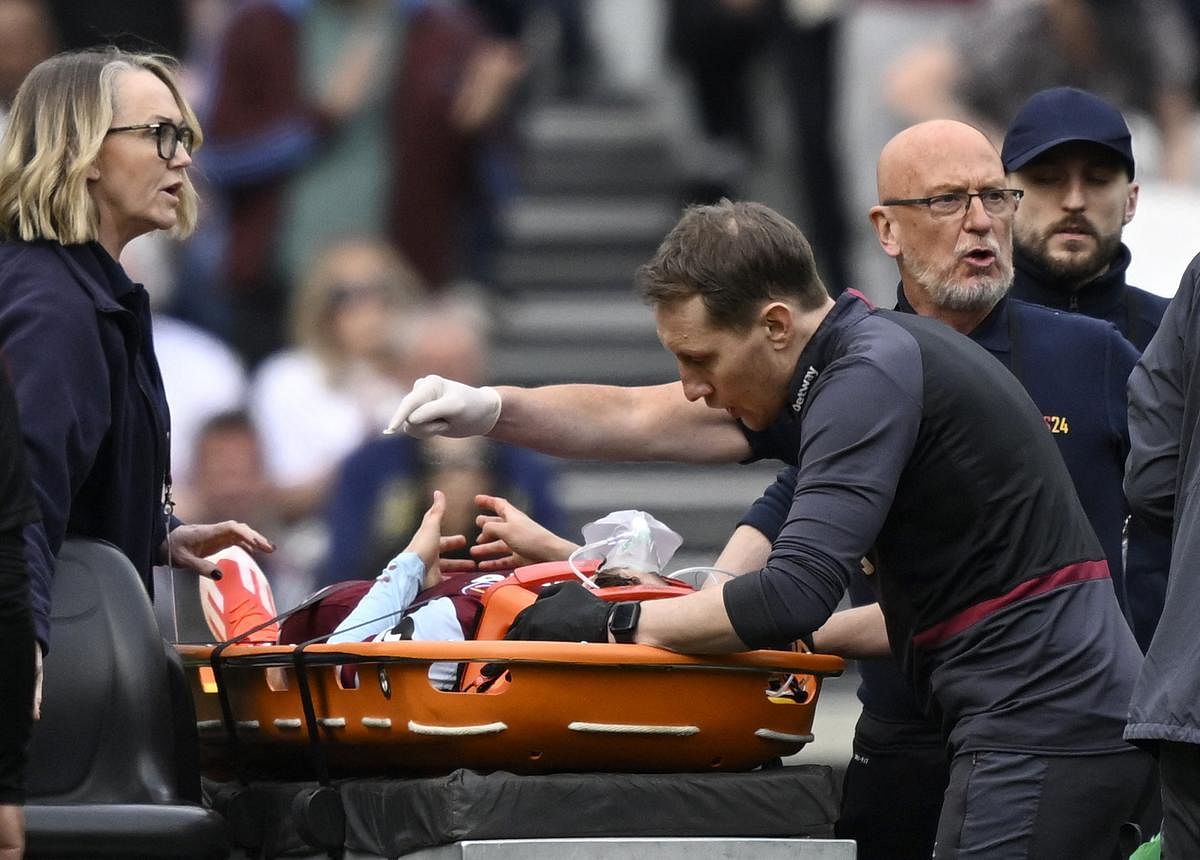 West Ham's Earthy discharged from hospital after head injury