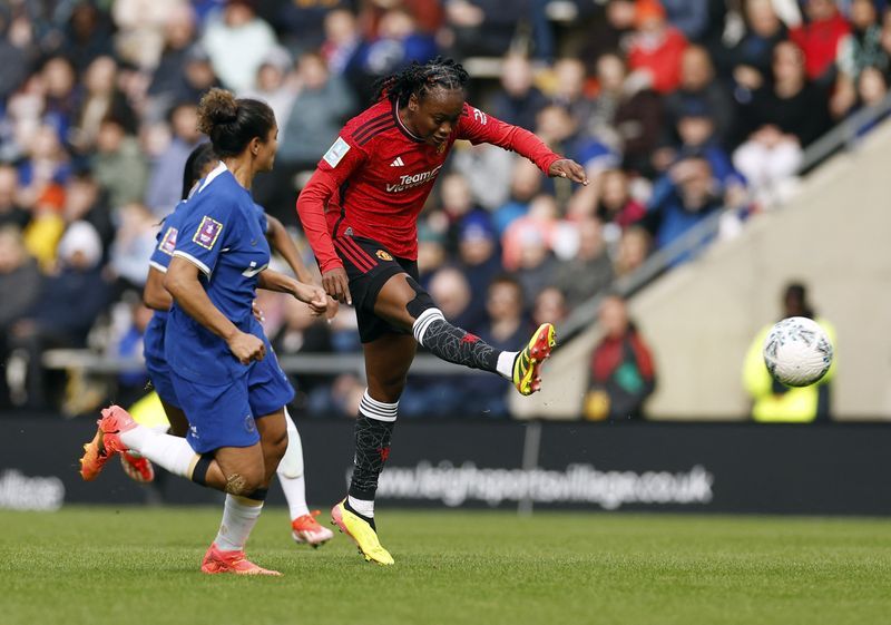 Soccer-Manchester United down Chelsea, Spurs beat Leicester in women's FA Cup semis