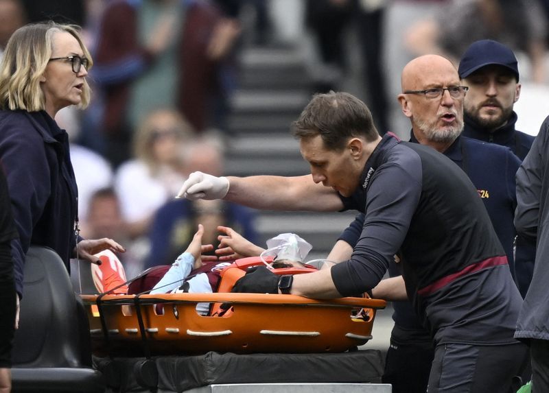 Soccer-West Ham's Earthy discharged from hospital after head injury