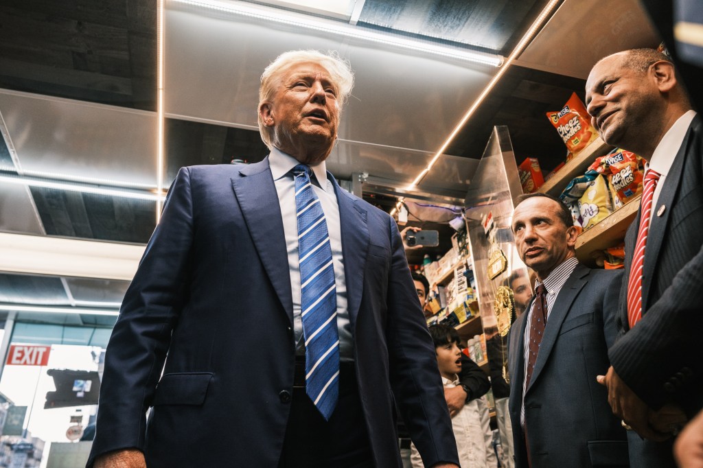 Trump visits bodega where clerk Jose Alba was hit with murder charge for stabbing an ex-con in self-defense