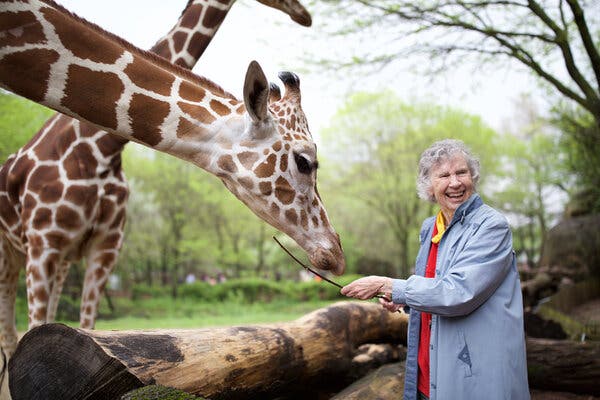 Anne Innis Dagg, Who Studied Giraffes in the Wild, Dies at 91