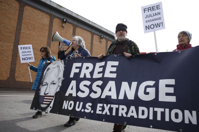 US Offers Assurances on Assange. His Wife Is Skeptical