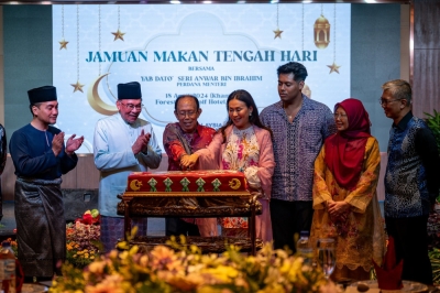 In birthday greeting, PM Anwar says Tun Musa a stalwart of principle, integrity 