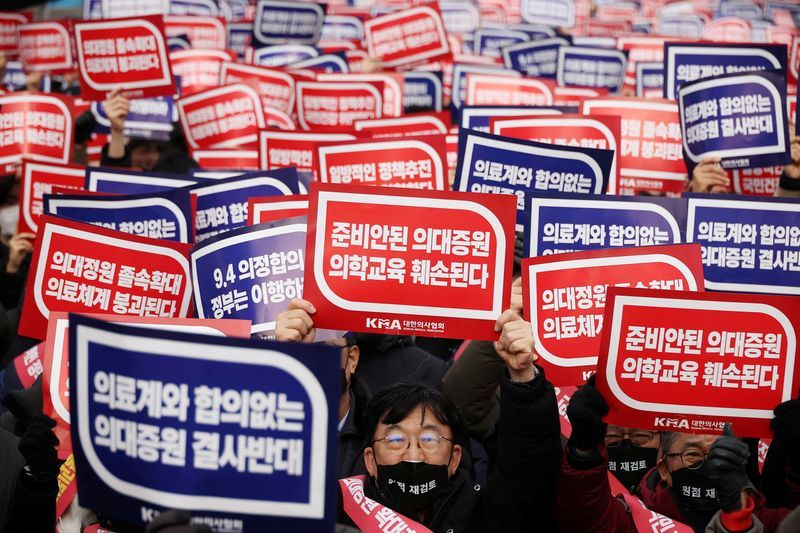 South Korea set to adjust medical reforms in bid to end walkout, say media reports