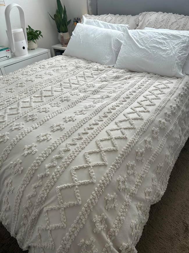 42 Inexpensive Products That Seem Too Beautiful To Be From Amazon…And Yet