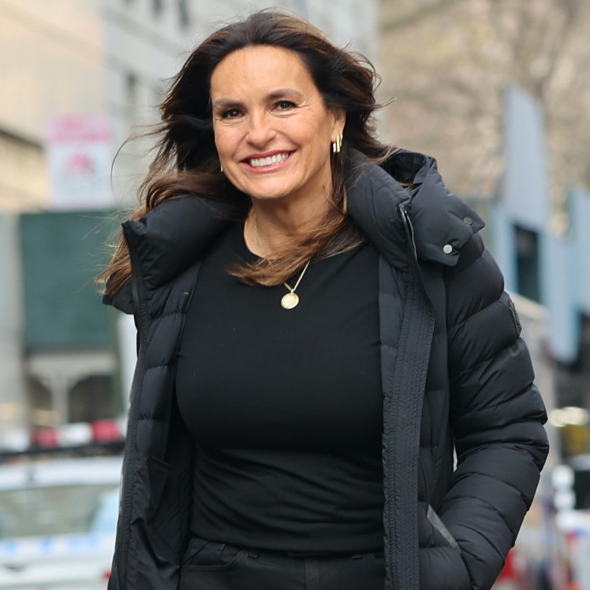 Mariska Hargitay Helps Little Girl Reunite With Mom After She's Mistaken for Real-Life Cop