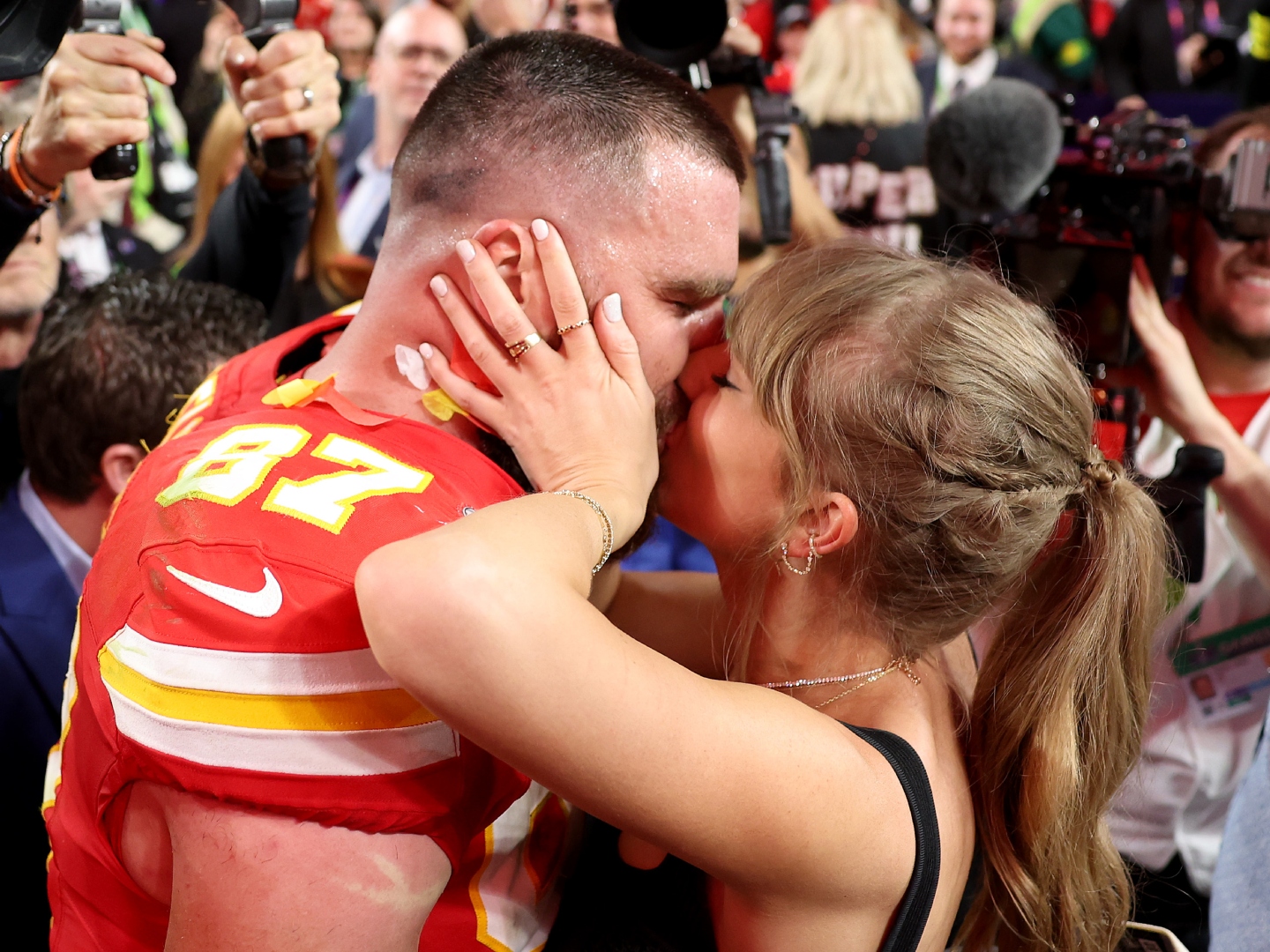 Taylor Swift Liked a Post That Reveals Exactly Where She Ranks Travis Kelce & Her A-List Exes