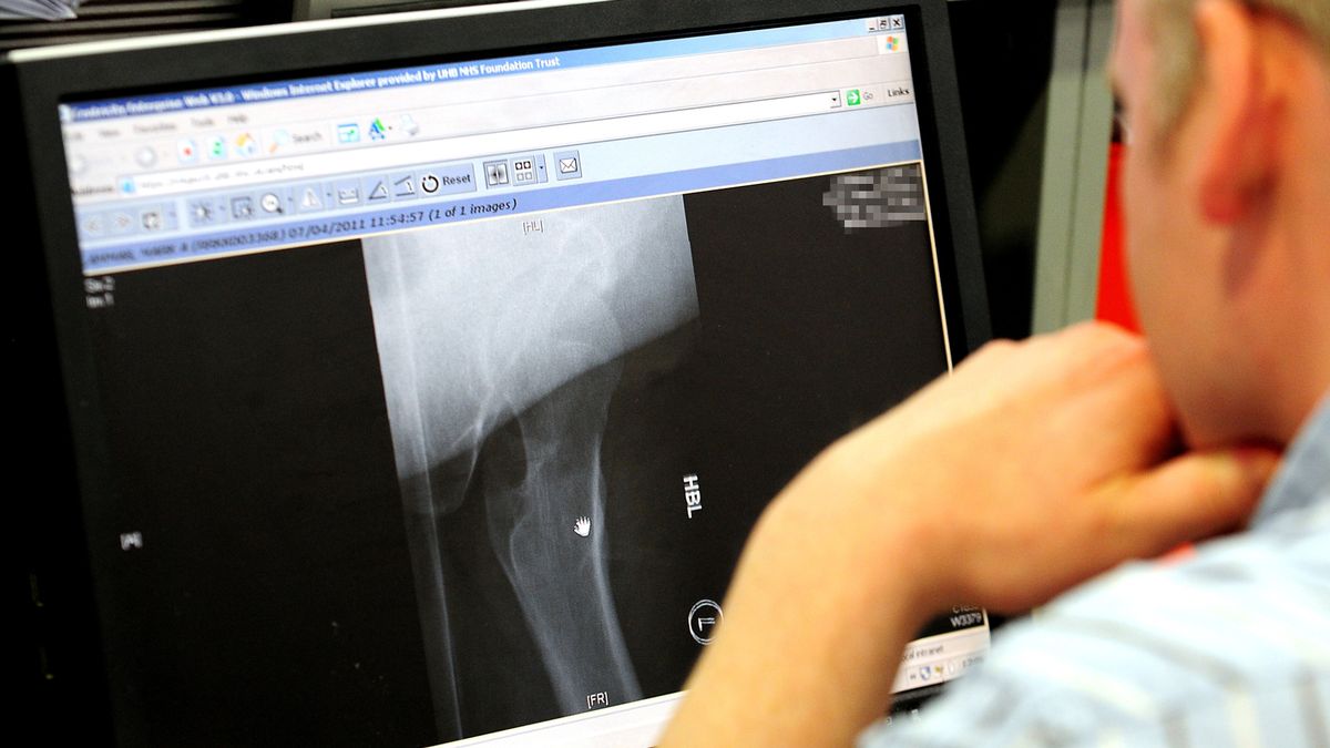 Patient safety at risk as hundreds of thousands 'wait more than 28 days for NHS scan results'