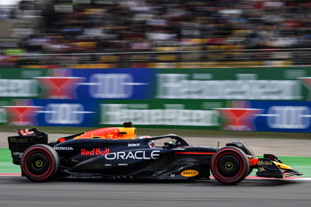 F1: Verstappen blasts past Hamilton to win Chinese GP sprint