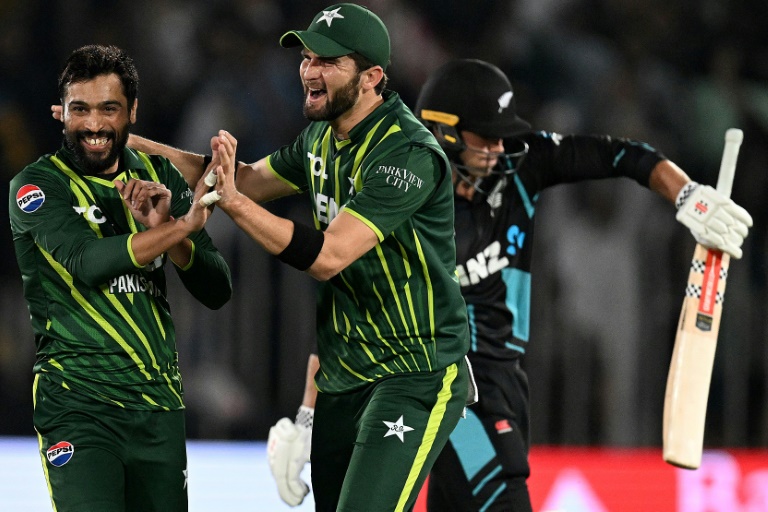 Pakistan trounce depleted New Zealand in second Twenty20 intl