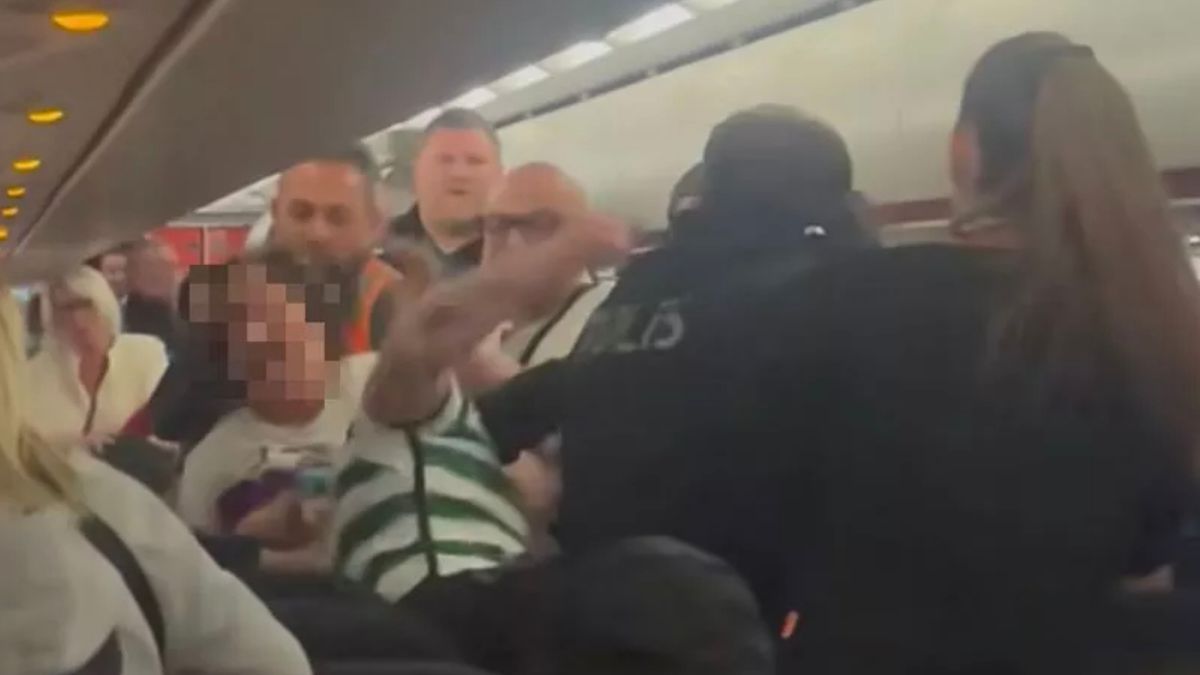 Easyjet passengers in horror as man throws punches after UK flight lands in Turkey