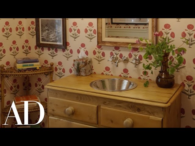 Emma Roberts's Powder Room is Seriously Cute
