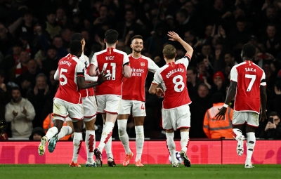 Arsenal hammer Chelsea 5-0 to move three points clear at the top