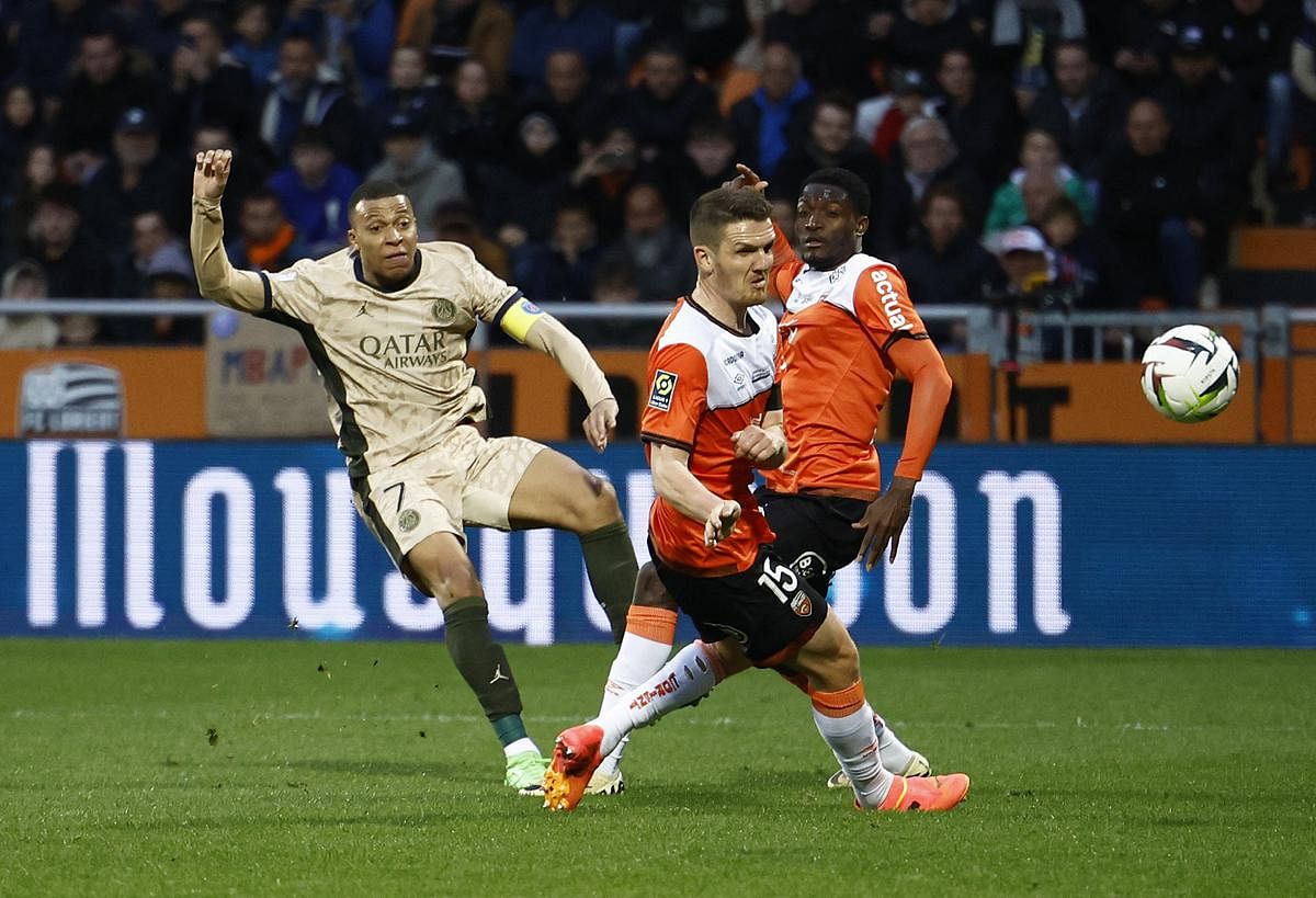 PSG close in on title with 4-1 win at Lorient