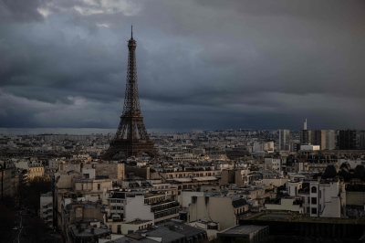 Rating agencies doubt France's target to cut massive debt