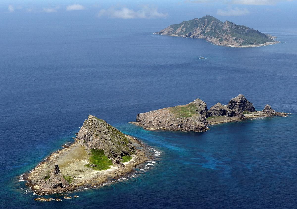 China confronts Japanese politicians in disputed E. China Sea area