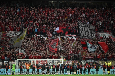 Leverkusen keep unbeaten streak alive, Kane eyes Bundesliga goal record