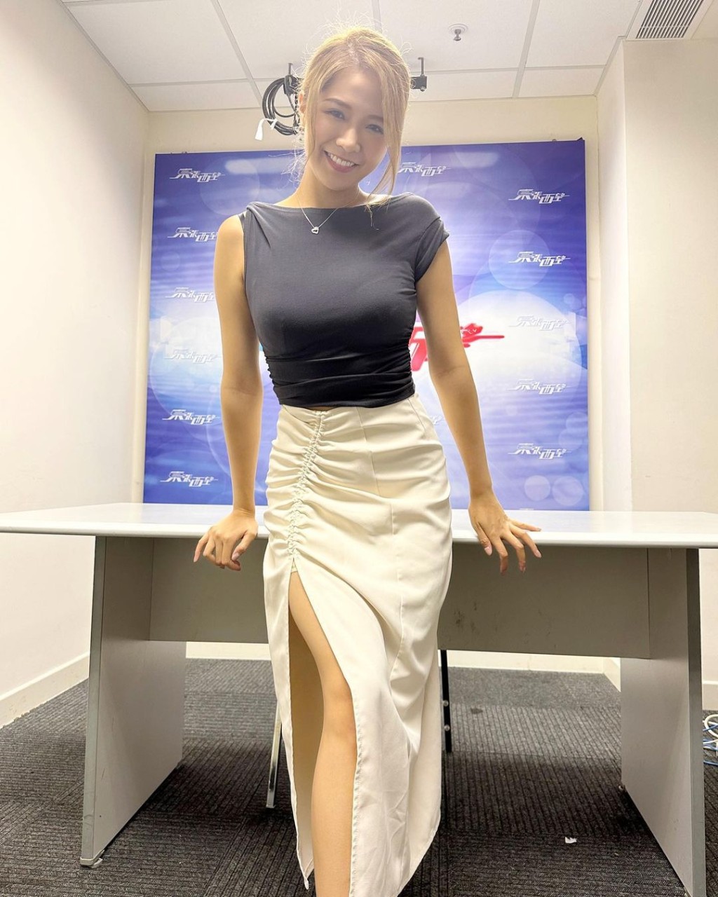Babyface弃追《东张》女神梁敏巧 另一「女神」成新猎物？ 网民：极有夫妻相