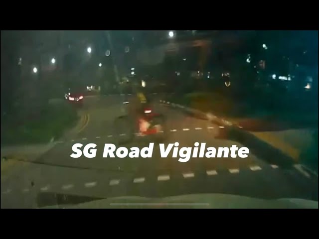 j Jalan Anak Buki . cyclist ignored red light & dash cross the crossing