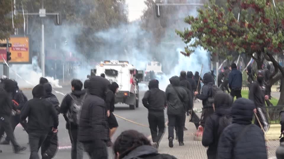 Chilean protesters and police clash at labor day rally