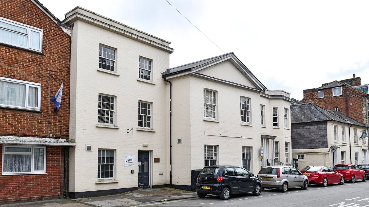 Tragic builder, 60, dies after 'cutting off own hand and leaving it in sink'