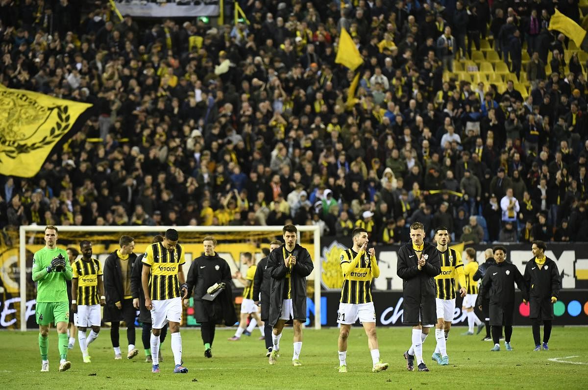 Vitesse players donate salaries to campaign to save club