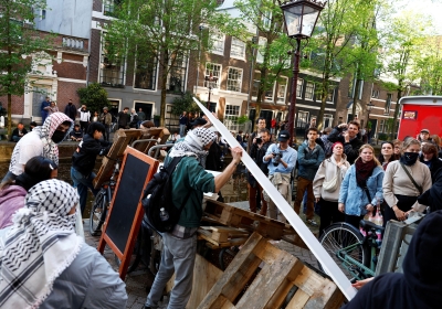 Pro-Palestinian protesters build barricades at Amsterdam university