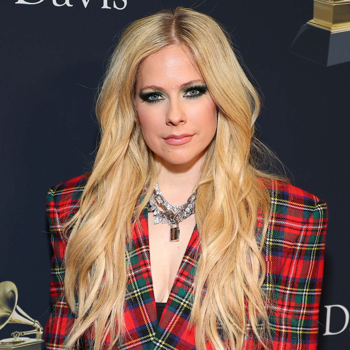 Avril Lavigne Addresses Conspiracy Theory That She's Been Replaced With Body Double Melissa Vandella