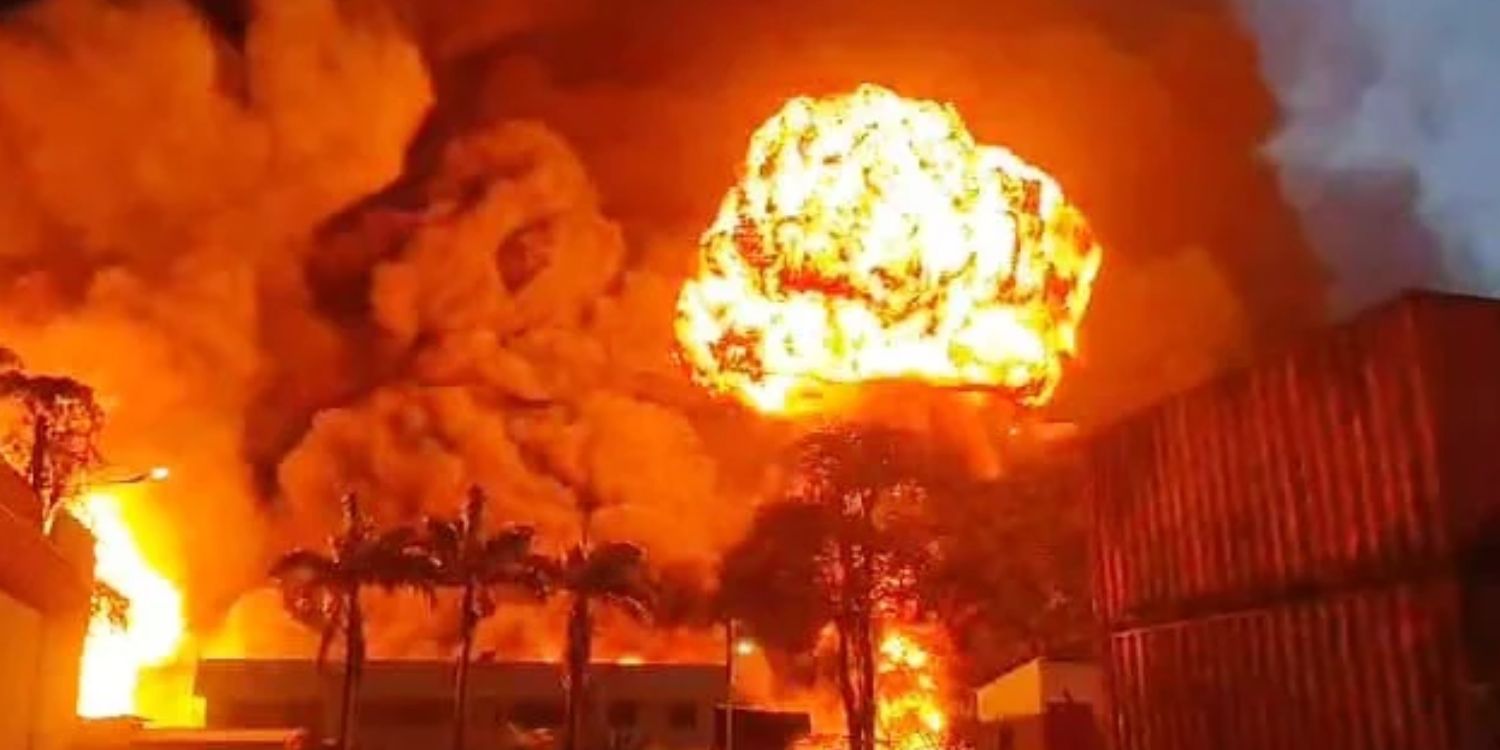 Huge fireball emerges over JB factory as blaze engulfs industrial building