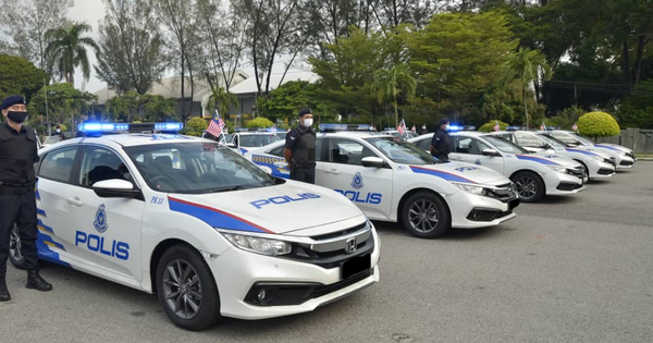 Perak Cop Loses His Gun After Leaving It On His Patrol Car's Boot When Relieving Himself