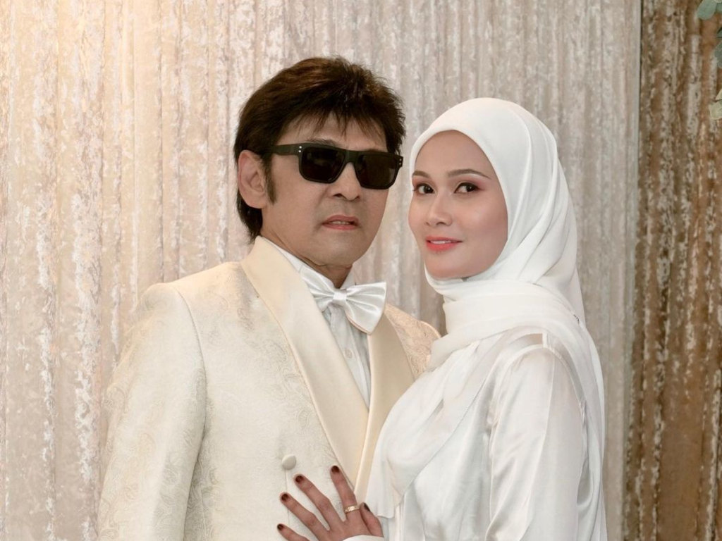 Jamal Abdillah worries about wife's health as she carries fifth child