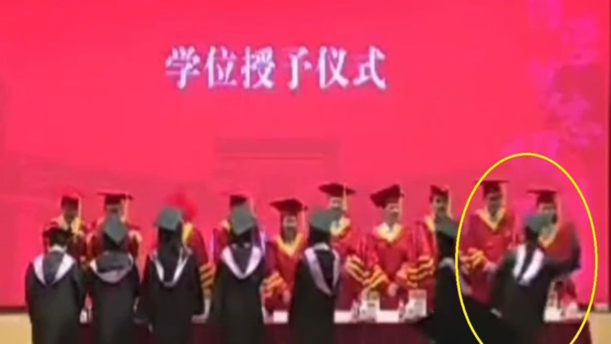 Student Punches Professor During University Graduation Ceremony, Speculated To Have Hit Wrong Teacher