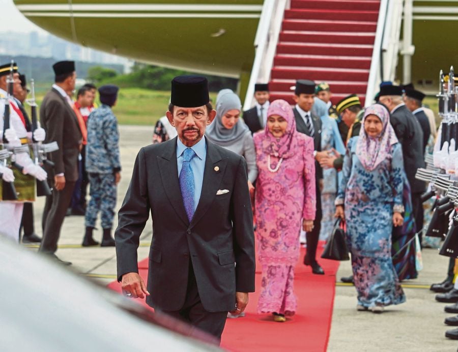 Sultan Hassanal Bolkiah arrives in Malaysia to attend Sultan Ibrahim's installation ceremony