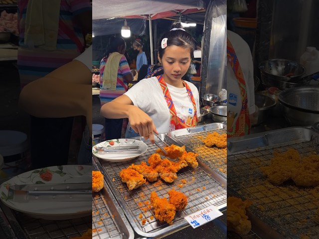 Lisa Blackpink Twin's Sells Fried Chicken At Night Market