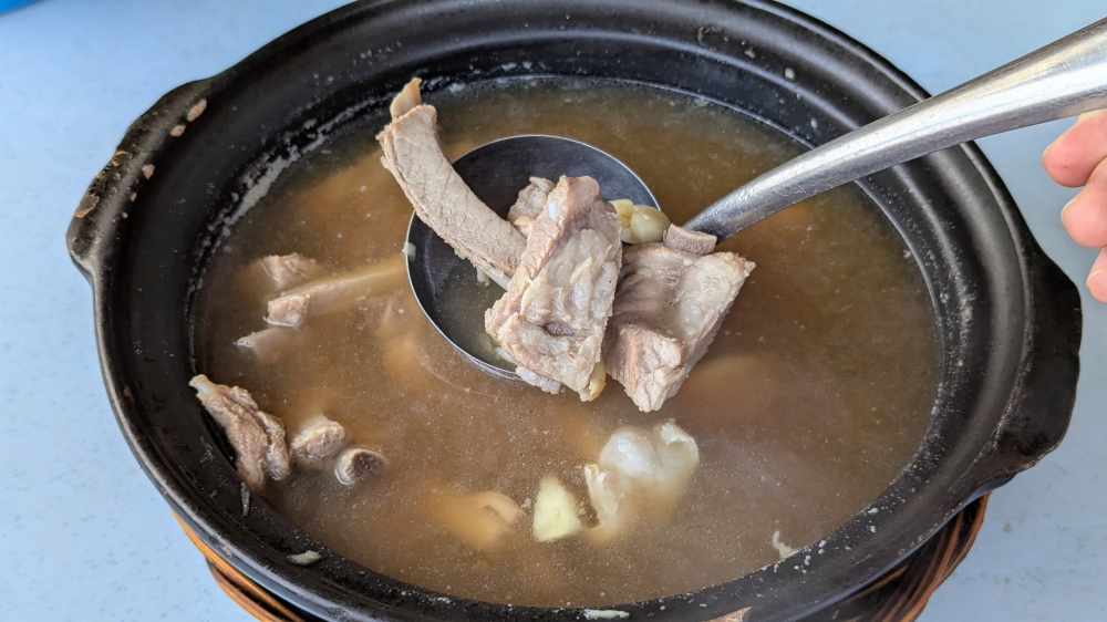 Springy pork tendons and lots of garlic play starring roles in the ‘bak kut teh’ at Kepong’s Lieong Kee Bae Good Teh