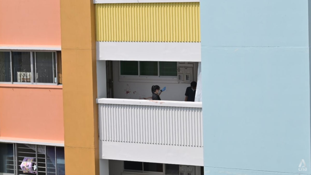 Man murdered at Yishun! Blood seen all over outside of HDB unit!  