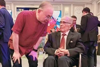 Dr Wee pays tribute to the late MCA stalwart Tun Michael Chen