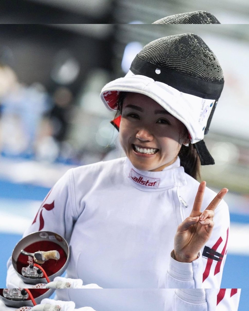 巴黎奥运丨「剑击女神」朱嘉望首任评述员获赞！家境富裕港大毕业 甜美样配火辣身材