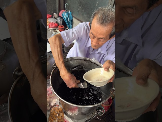 Thai Grandpa Sells Grass Jelly Dessert And Tofu Pudding